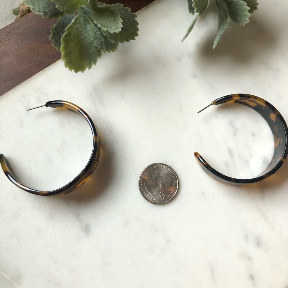 The Mia - Tortoise Shell Chunky Hoop - Picture 4 of 4